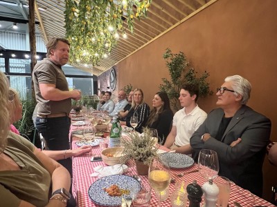 Steel - Christian Borsboom hield een toespraak voorafgaand aan een fantastische Italiaanse avond met vele culinaire hoogstandjes, bereid met eigen apparatuur