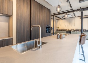 Aura Keukens opent deuren in Assen