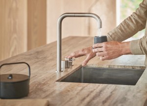VOLA KV5 combineert vijf waterfuncties in één designkraan