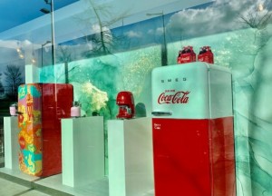 SMEG viert 50e verjaardag Hilltop-reclame van Coca-Cola met twee Limited Edition koelkasten