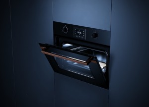 Küppersbusch onthult drie Innovaties: krachtige compacte oven, stijlvolle wijnklimaatkasten en mattblack design-lijn